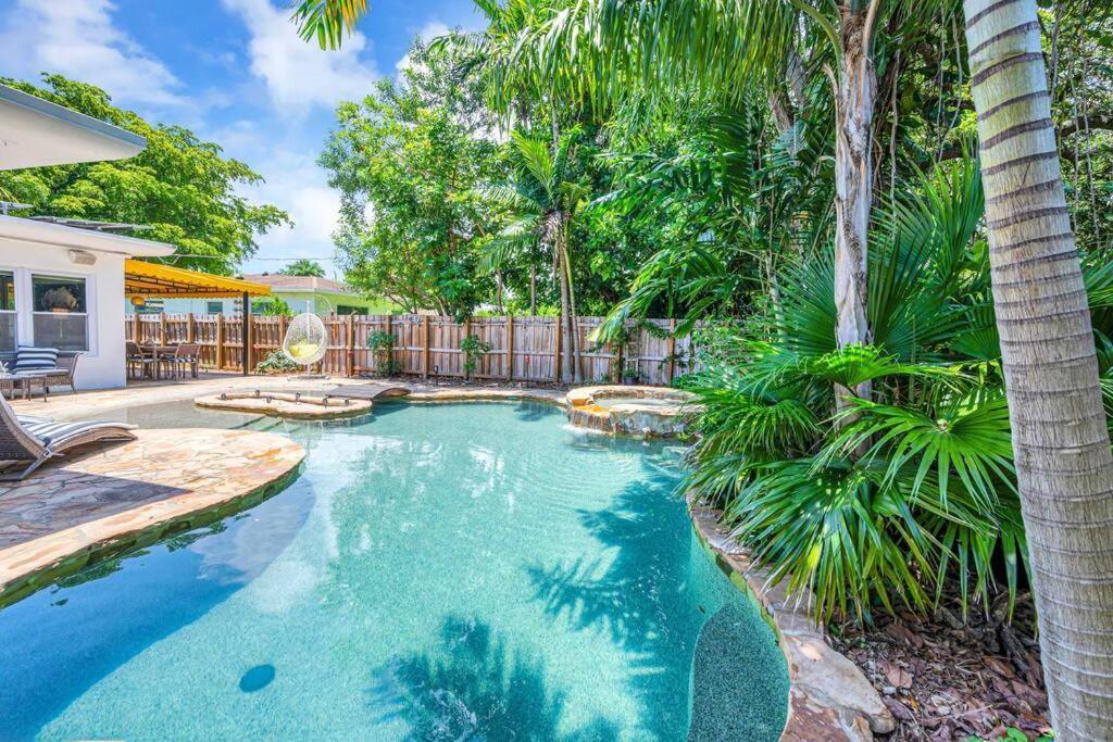 Modern Tropical Pool House North Miami Hot Tub Exterior foto